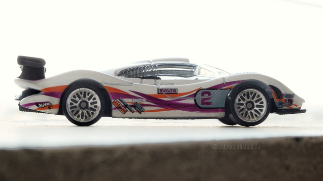 Illustration for article titled Rennsport Reunion: Hot Wheels Porsche 911 GT1-98 Straßenversion